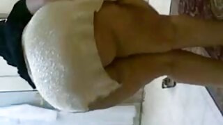 ब्लॉन्डी जेड पुमा स्वीडन प्रचंड बनावट जग्ससह पलंगावर कोंबडा चालवतो आणि कुत्र्याशी संभोग करतो