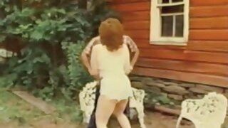 Busty gf तिच्या boobs खेळत आणि तिच्या मांजर fucked मिळत