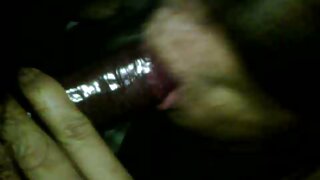 घट्ट बनावट स्तन milf सोनेरी रेजिना मून कोंबडा उडवून तिची योनी खाऊन टाकते.