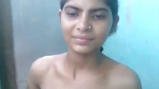 बेबलिशियस मुलगी सँडी तिच्या शरीराला तेल लावते आणि तिच्या मांजरीला फिंगर चोदते