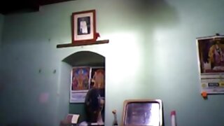 आकर्षक मुलगी सॅंडी वेस्टगेट ऑफिसमध्ये डोके देते