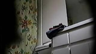 एका ओंगळ श्यामला मिल्फने डॉगीफक आणि डीपथ्रोटिंग